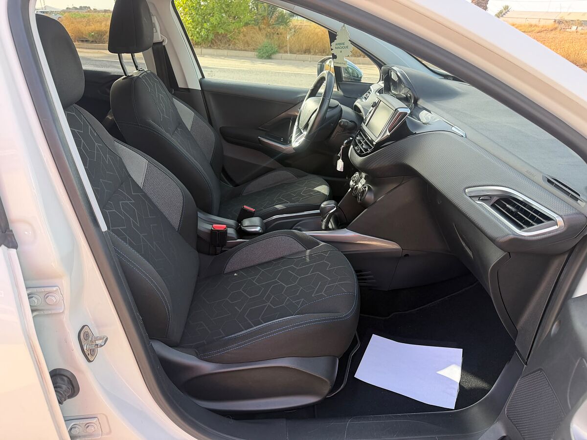 PEUGEOT 2008 STYLE 1.2 E-THP AUTO SPANISH LHD IN SPAIN 83000 MILES SUPERB 2018